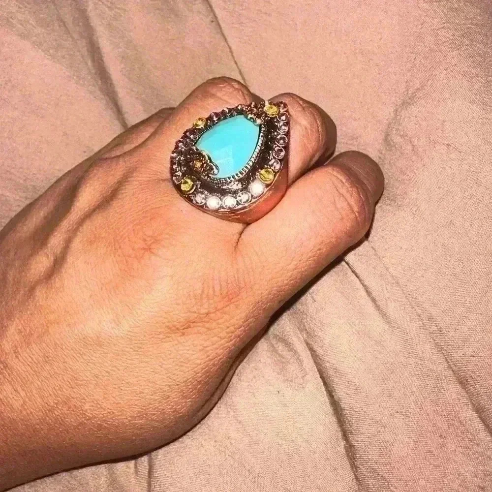 Fashion ring size 9 - Picture 3 of 8